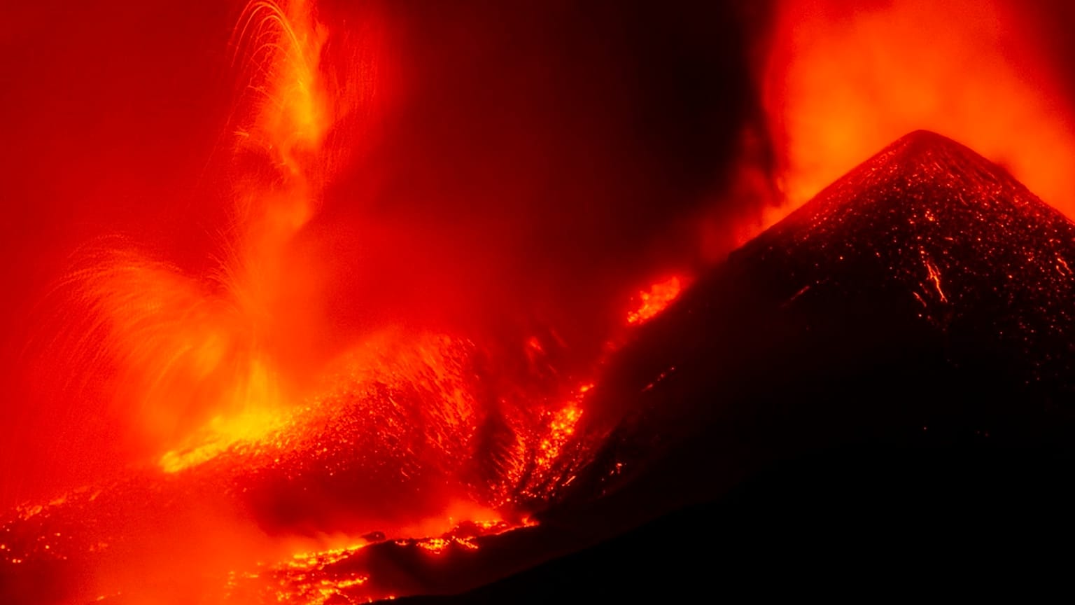Wulkan Etna na Sycylii.