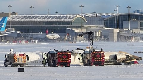 ABD'nin Minnesota eyaletinin Minneapolis kentinden havalanan bir Delta Air Lines uçağı Toronto Havalimanı'na iniş sırasında ters döndü. 