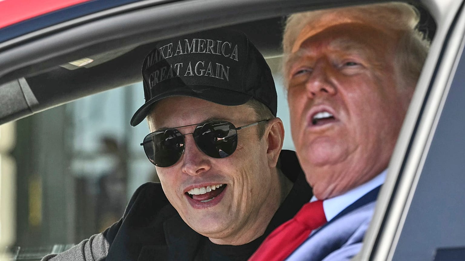 Musk és Trump egyTeslában