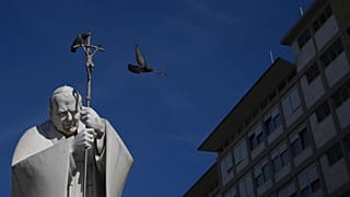 Vaticano cancela agenda do Papa até domingo