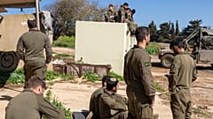 Soldados israelíes en el norte de Israel el 18 de febrero de 2025. 
