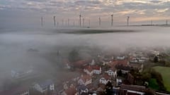 Imagen de una jornada con niebla en el pueblo alemán de Stetten, a unos 20 kilómetros al norte de Kaiserslautern.