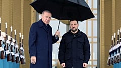 Der türkische Präsident Recep Tayyip Erdogan und der ukrainische Präsident Wolodymyr Zelenskyy treffen sich im Präsidentenpalast in Ankara.