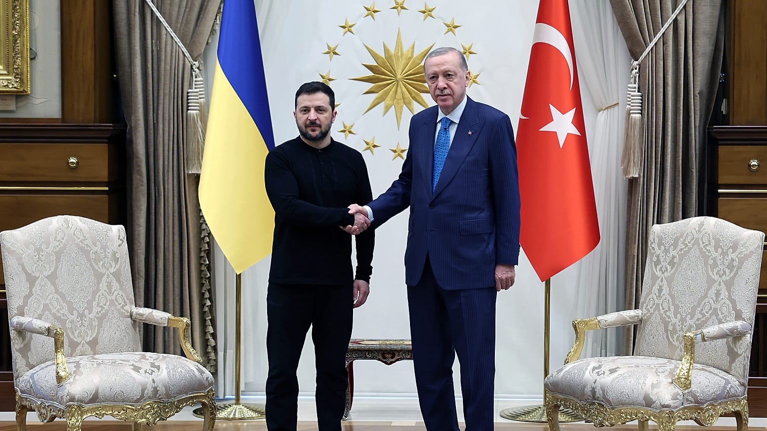 Volodymyr Zelenskyy com o seu homólogo turco, Recep Tayyip Erdogan