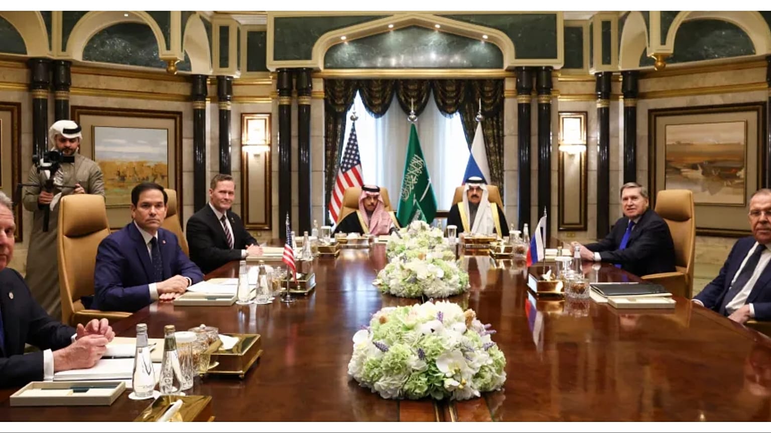 جانب من اللقاء بين الوفدين الأمريكي والروسي في الرياض، 18 فبراير 2025.