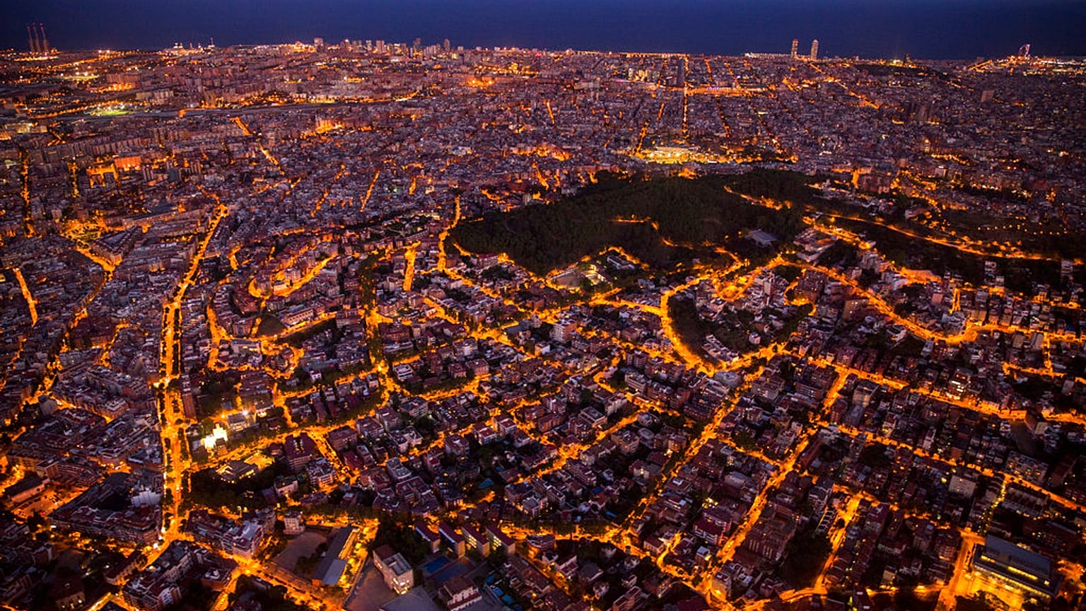 Nocna panorama Barcelony
