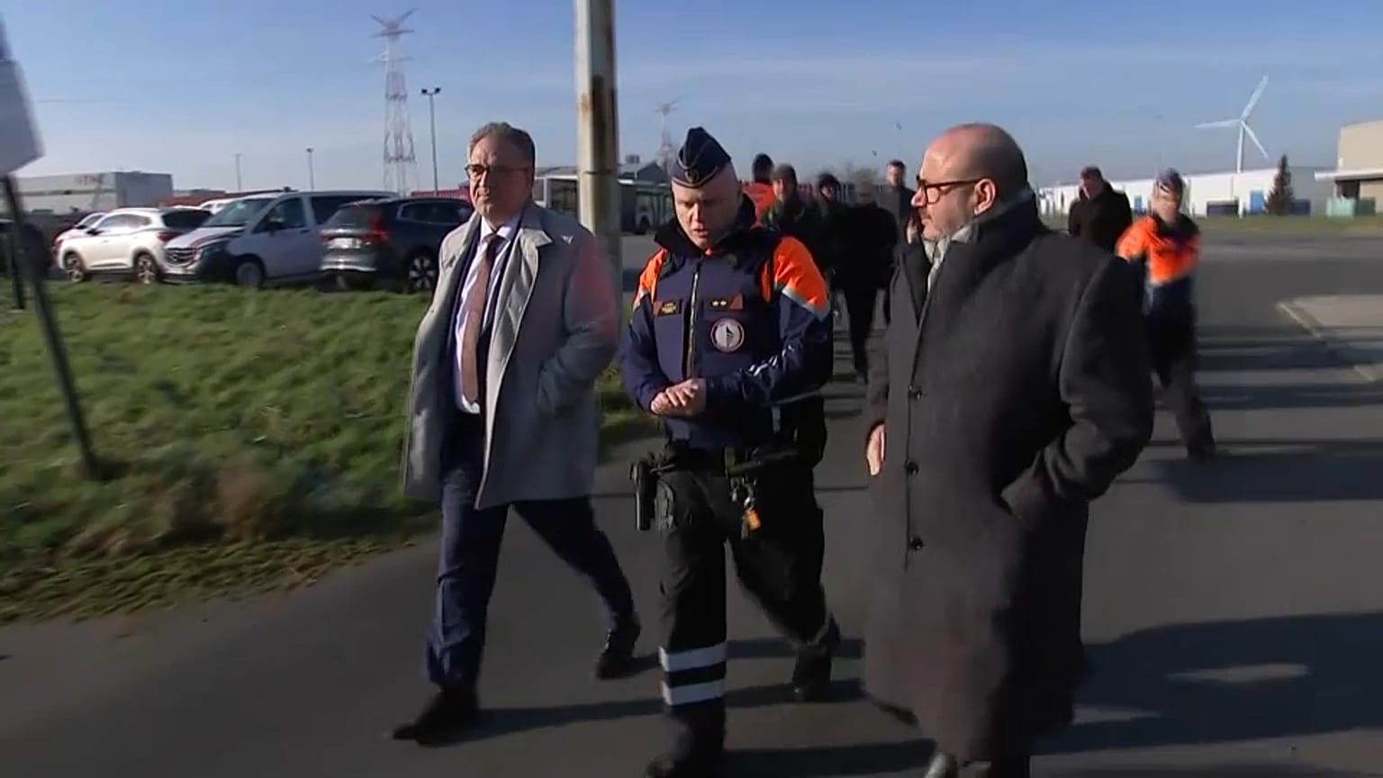 El ministro belga del Interior, Bernard Quintin, asiste a las inspecciones diarias de las fuerzas de Policía Marítima de Amberes, el martes 18 de febrero de 2025.
