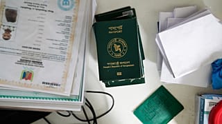 Migránsok papírja egy panamai hivatalban