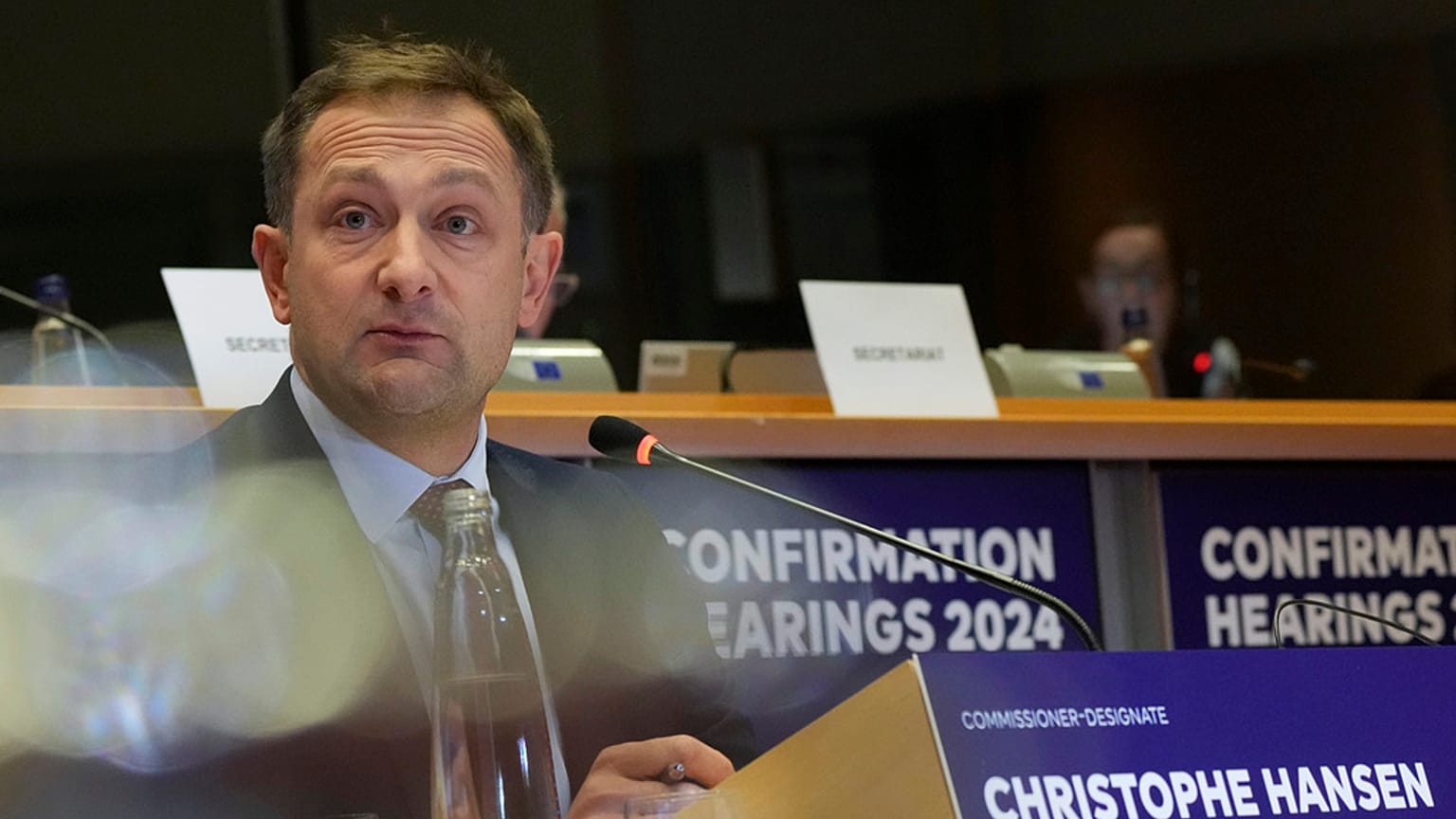 Tarım ve Gıda Komiseri adayı Christophe Hansen, 4 Kasım 2024 Pazartesi günü onay duruşması sırasında açılış konuşmasını yapıyor.