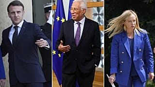 Слева направо: президент Франции Эммануэль Макрон, председатель Евросовета Антонио Кошта, премьер-министр Италии Джорджа Мелони.
