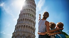 Touristen bei der Besichtigung von Pisa, Italien