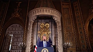 Amerika Birleşik Devletleri Başkanı Donald Trump 18 Şubat 2025 Salı günü Palm Beach, Fla'daki Mar-a-Lago'da konuşuyor.