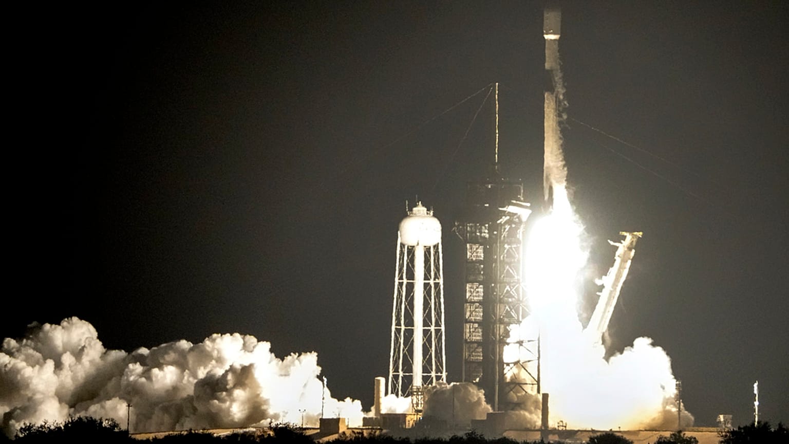 Lançamento do foguetão Falcon 9 da Space X de Elon Musk. 
