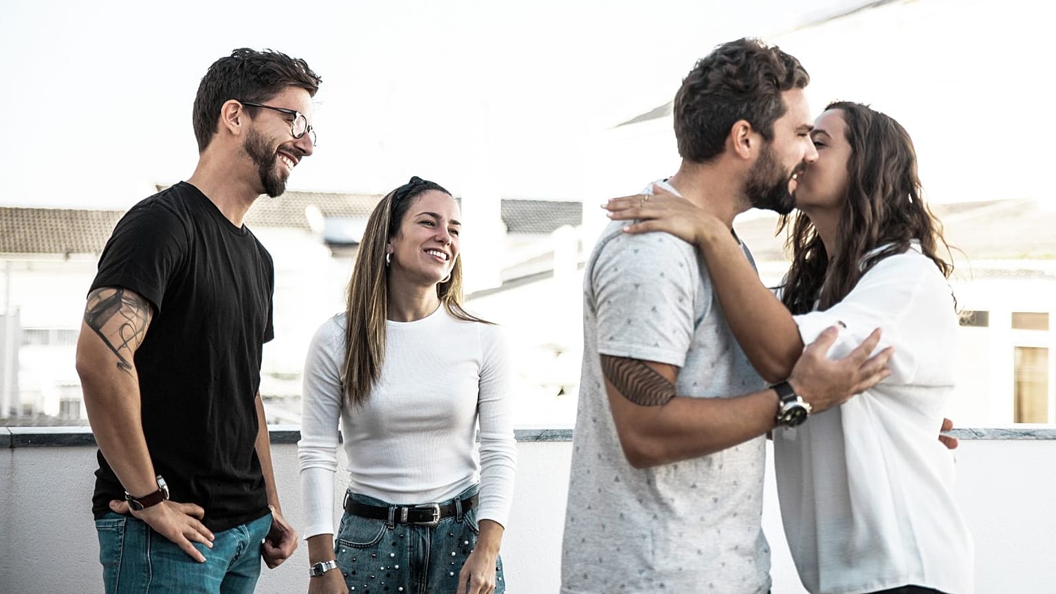 عکس تزئینی از روبوسی 