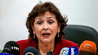 رئيسة هيئة الحقيقة والكرامة سهام بن سدرين تتحدث إلى وسائل الإعلام خلال مؤتمر صحفي في تونس العاصمة. في عام 2019