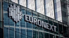 Euronext'in logosu, Paris yakınlarındaki Courbevoie'de bulunan La Defense iş bölgesindeki genel merkezinde resmedilmiştir,