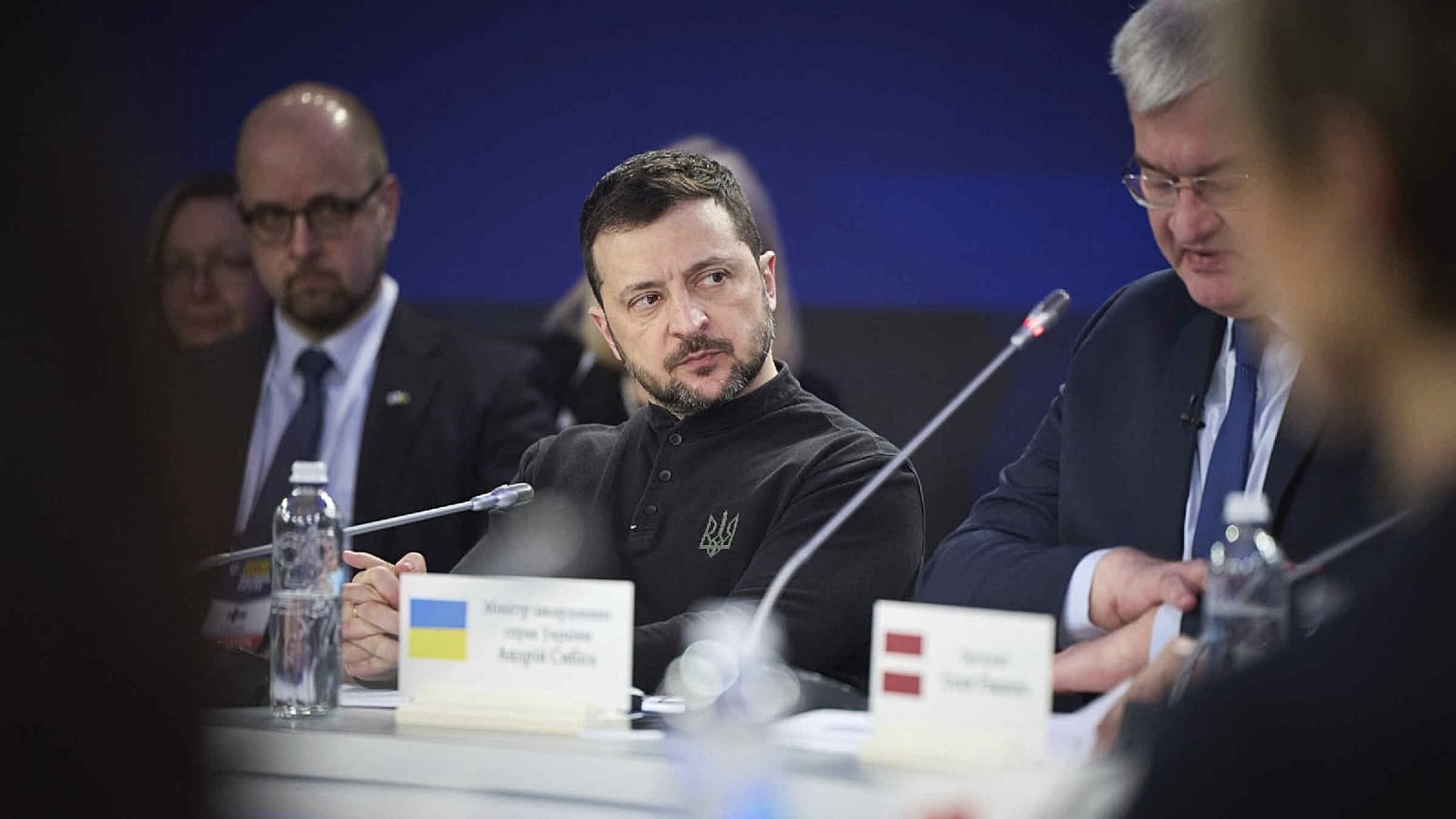 Le président ukrainien Volodymyr Zelensky participe au sommet "Support Ukraine" à Kyiv, Ukraine, le 24 février 2025.