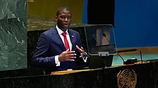دیکن میچل، نخست‌وزیر گرنادا حین سخنرانی در مجمع عمومی سازمان ملل در سال ۲۰۲۴
