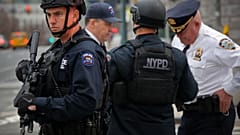 2017'de bir New York Polisi acil durum birimi. Eski polis memurları ve askeri gazileri istihdam eden Protector App, New York ve Los Angeles'ta hizmet veriyor. 