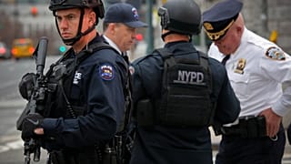 2017'de bir New York Polisi acil durum birimi. Eski polis memurları ve askeri gazileri istihdam eden Protector App, New York ve Los Angeles'ta hizmet veriyor. 