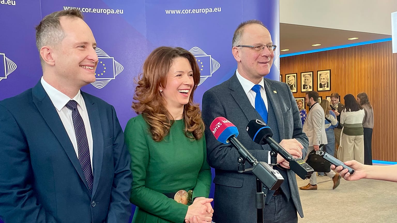 Karácsony Ádám, a Régiók Bizottsága magyar delegációjának vezetője, Tüttő Kata elnök, Navracsics Tibor miniszter