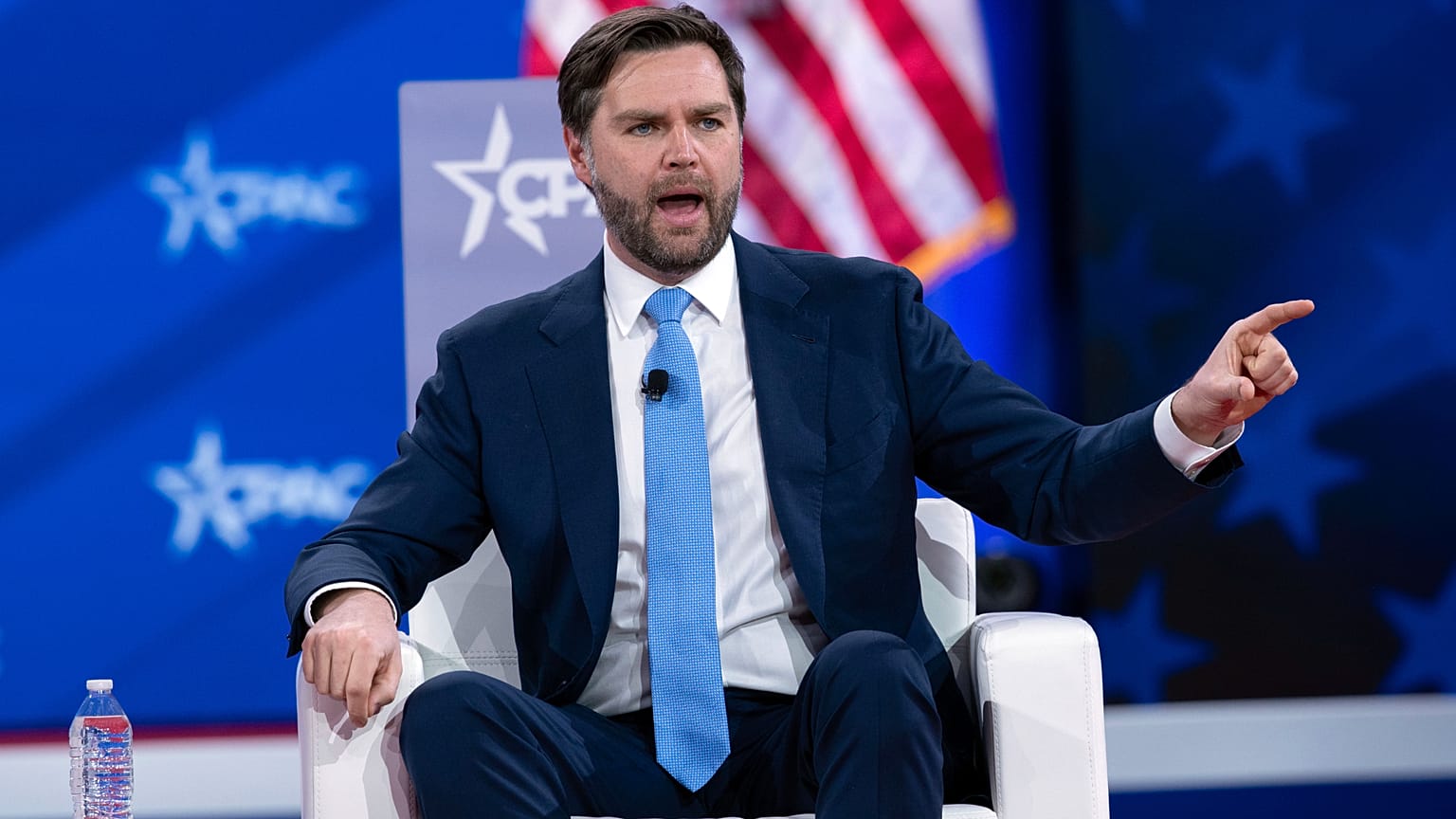 نائب الرئيس ج. د. فانس يتحدث خلال مؤتمر العمل السياسي المحافظ، CPAC 2025، في الميناء الوطني، في أوكسون هيل، بولاية ماريلاند، يوم الخميس 20 فبراير 2025