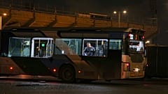Az egyik felrobbant busz Bat Jamban
