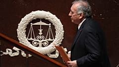 رئيس الوزراء الفرنسي فرانسوا بايرو يصل لإلقاء خطاب السياسة العامة، الثلاثاء 14 يناير 2025، في الجمعية الوطنية في باريس