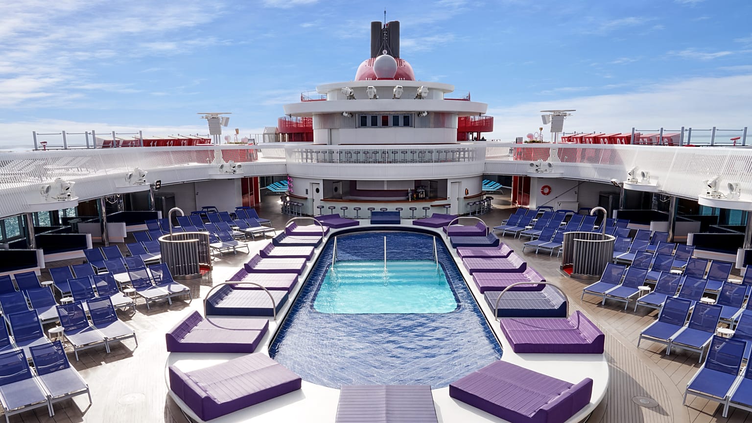 Godetevi 365 giorni di benessere con l'Aquatic Club di Virgin Voyages 
