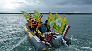 La protesta degli iscritti della Coldiretti nel porto di Civitavecchia