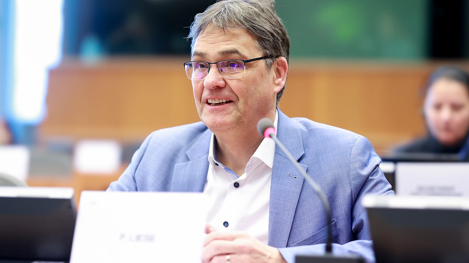 Alman Parlamenter Peter Liese Avrupa Parlamentosu çevre komitesi toplantısında, 20 Şubat 2025