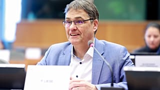 Alman Parlamenter Peter Liese Avrupa Parlamentosu çevre komitesi toplantısında, 20 Şubat 2025