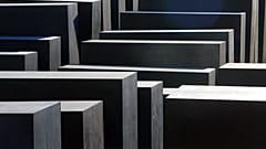 Blick auf das Mahnmal fuer die ermordeten Juden Europas, Berlin