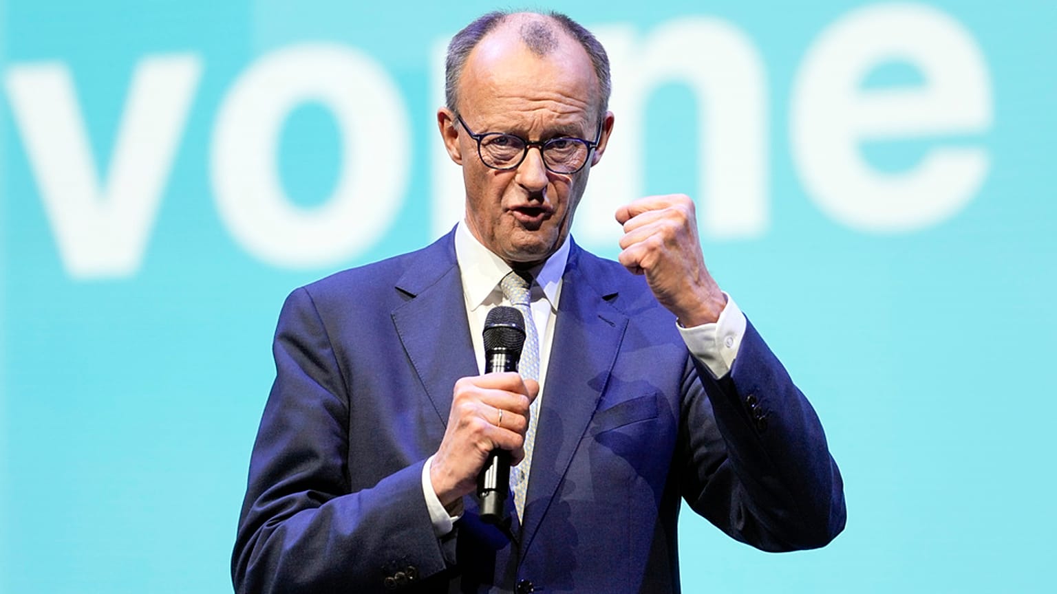 Friedrich Merz rozmawia ze zwolennikami w Oberhausen w Niemczech