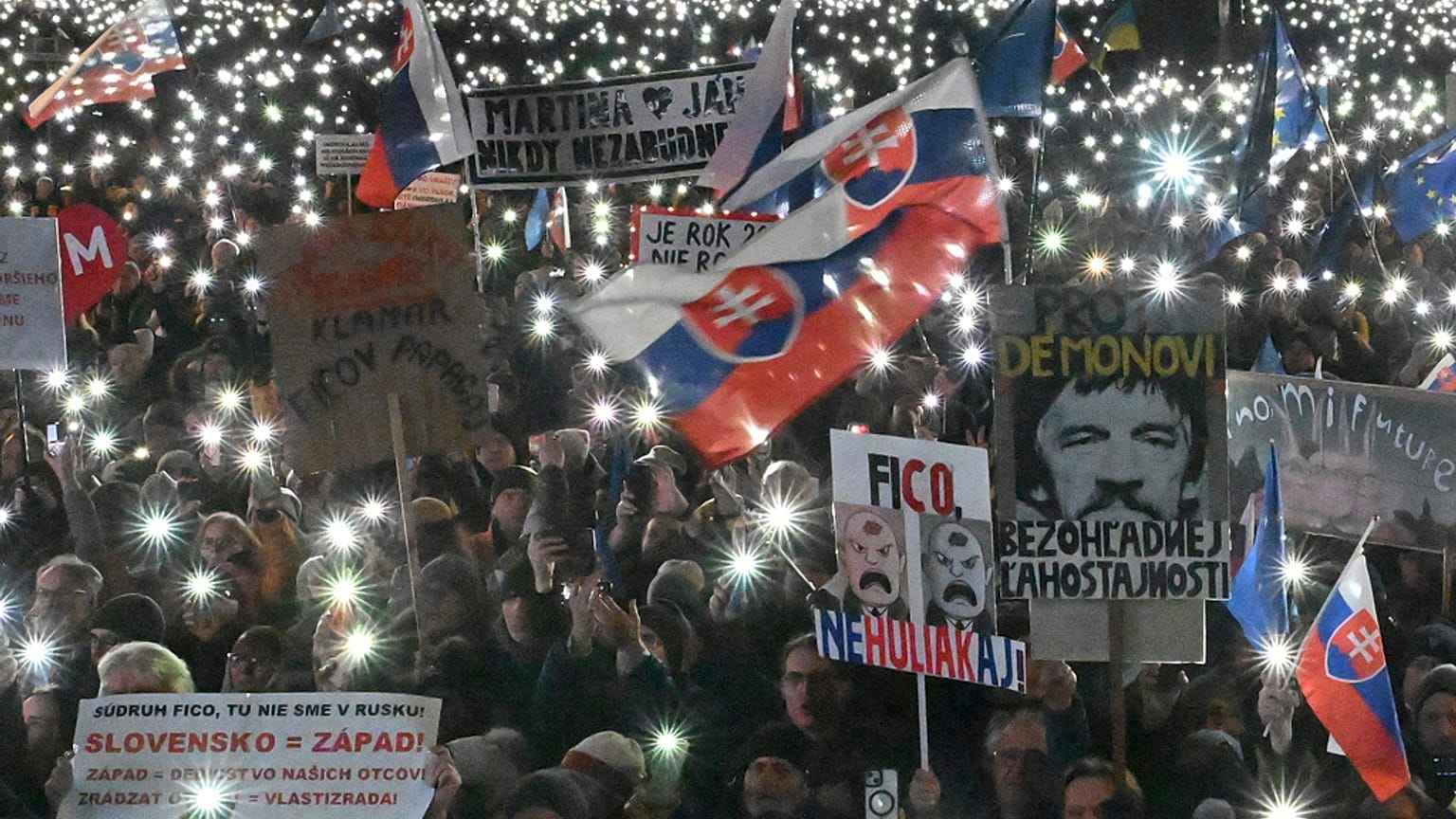Le rassemblement pour le 7ᵉ anniversaire de l'assassinat d'un journaliste d'investigation et de sa fiancée, Jan Kuciak et Martina Kusnirova, Bratislava, le 21 février 2025.