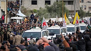 Οι δύο όμηροι της Χαμάς, λίγο πριν την παράδοσή τους στο Ισραήλ