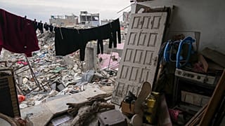 NO COMMENT: Palestinos desplazados en Gaza luchan por reconstruir sus casas tras los ataques aéreos