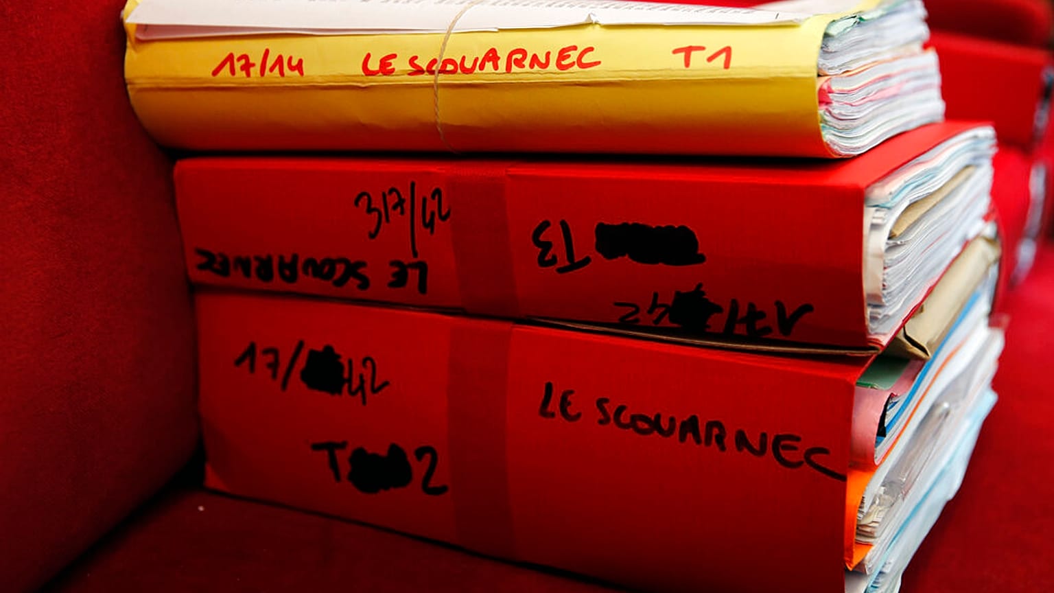 Joël Le Scouarnec'in 13 Mart 2020 Cuma günü Saintes adliyesinde duruşmasının başlayacağı gün yasal kayıtları.