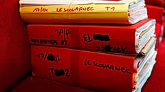 Les dossiers judiciaires de Joël Le Scouarnec le jour de l'ouverture de son procès au palais de justice de Saintes, le vendredi 13 mars 2020.