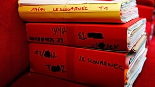 Τα νομικά αρχεία του Joël Le Scouarnec την ημέρα έναρξης της δίκης του στο δικαστήριο του Saintes την Παρασκευή 13 Μαρτίου 2020.