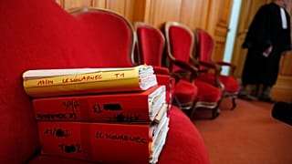 Expediente judicial de Joël Le Scouarnec el día de la apertura de su juicio en el tribunal de Saintes, el viernes 13 de marzo de 2020.