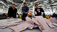Papeletas electorales en un centro de votación en Alemania. 