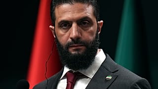 الرئيس السوري المؤقت أحمد الشرع خلال مؤتمر صحفي مشترك مع الرئيس التركي رجب طيب أردوغان عقب لقائهما في القصر الرئاسي في أنقرة، تركيا، الثلاثاء 4 فبراير 2025