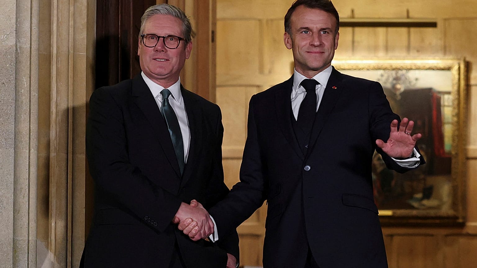 Frankreichs Präsident Emmanuel Macron reist zu Gesprächen mit US-Präsident Trump nach Washington, DC