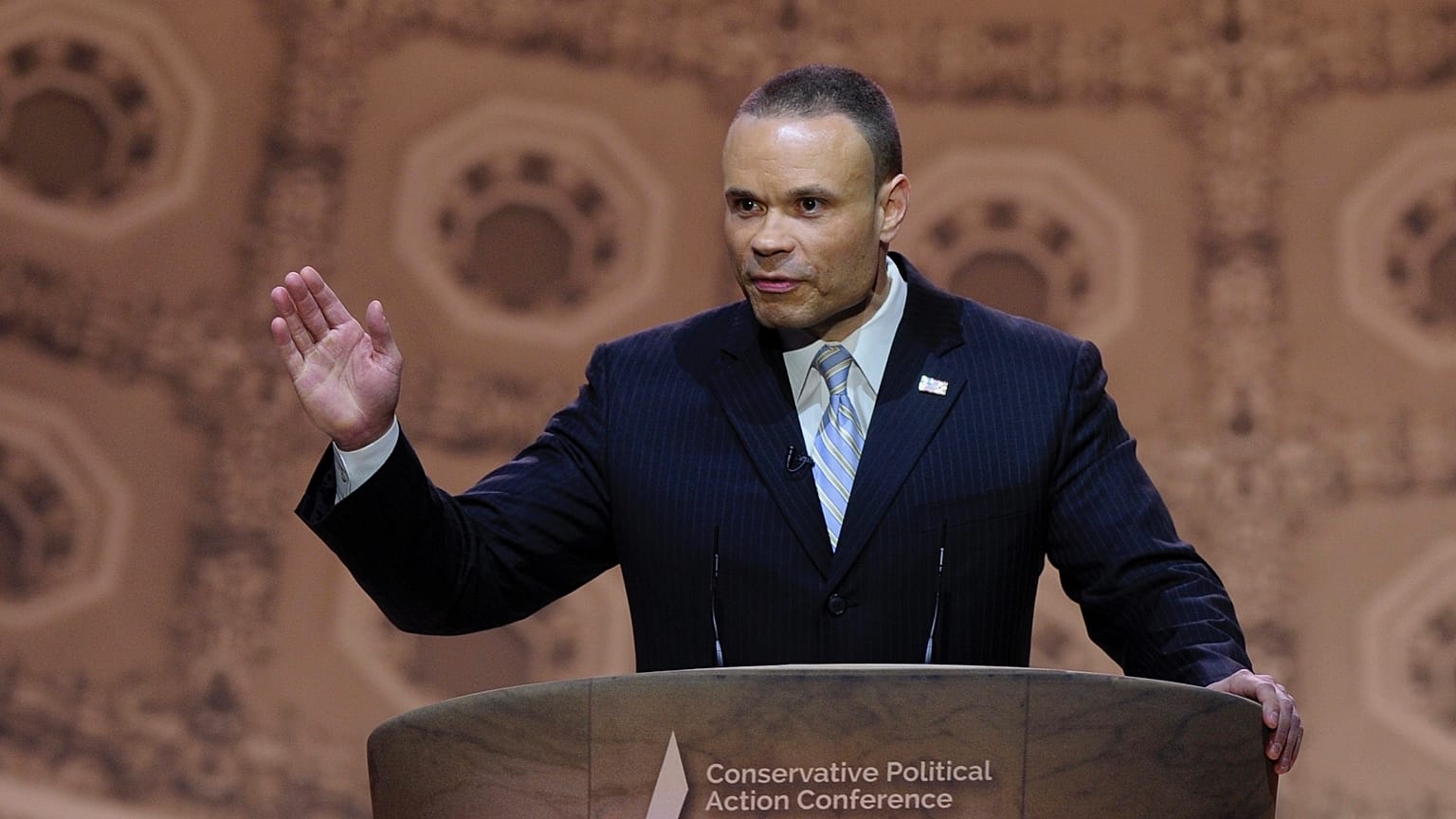 ARŞİV - Muhafazakar yorumcu Dan Bongino, Maryland, National Harbor'da düzenlenen Muhafazakar Siyasi Eylem Komitesi yıllık konferansında konuşuyor, 6 Mart 2014.