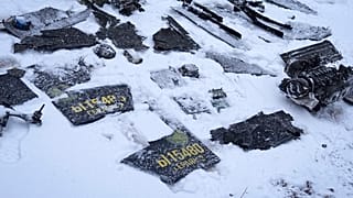 Dróntörmelékek a hóban, valahol Ukrajnában