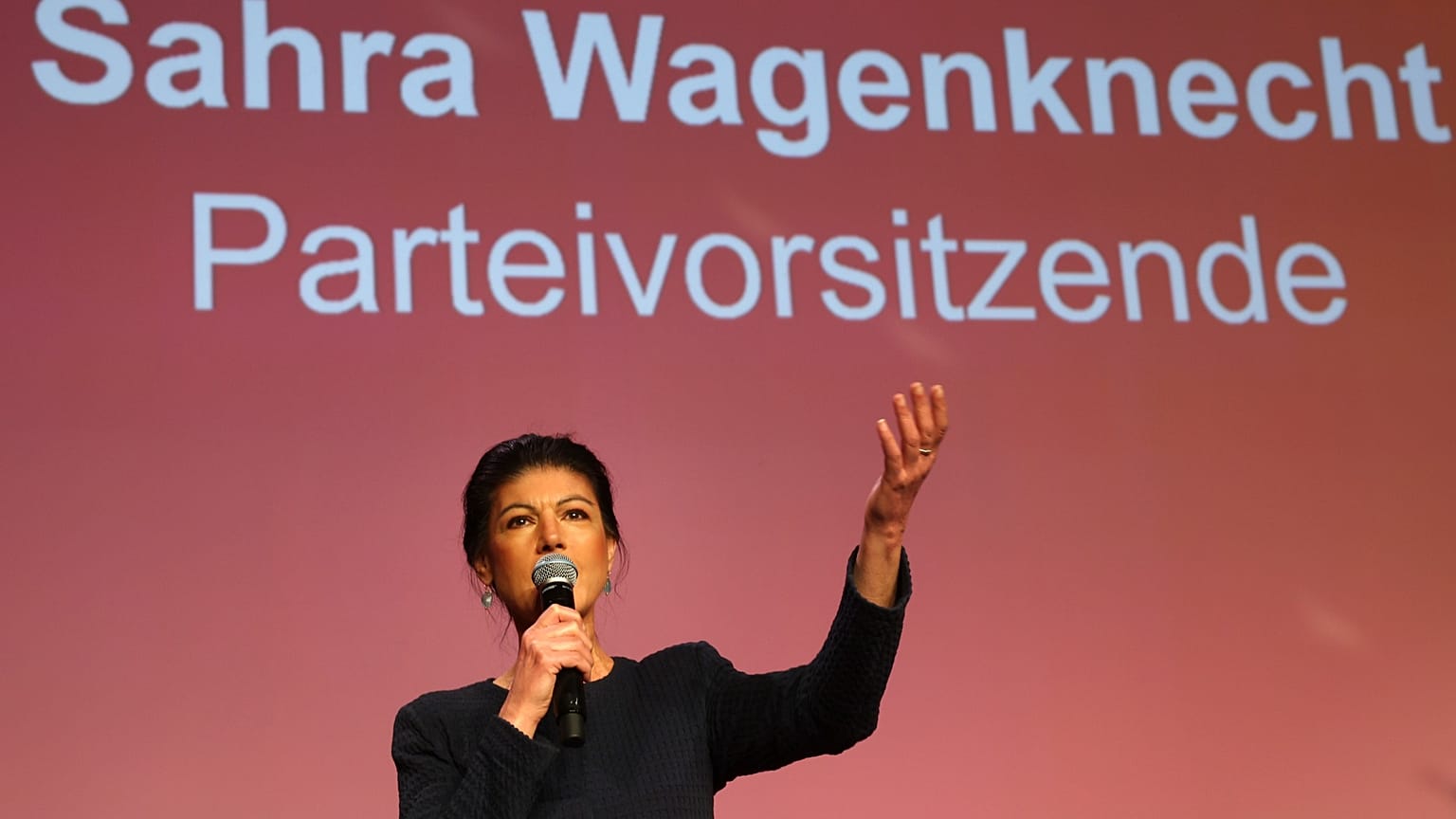 Sahra Wagenknecht, Vorsitzende der Sahra Wagenknecht Allianz (BSW), spricht während der Wahlparty der BSW in Berlin, 23. Februar 2025