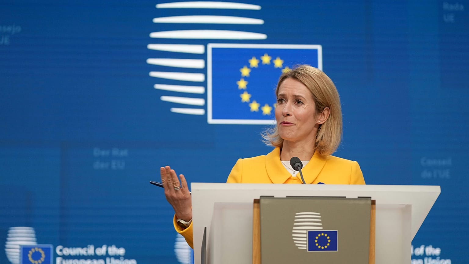 Chefe da política externa da União Europeia, Kaja Kallas, fala durante uma conferência de imprensa