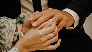 مقابله با مهاجرت غیرقانونی در فرانسه؛ تصویب طرحی در مجلس سنا برای ممنوعیت ازدواج مهاجران فاقد مدرک