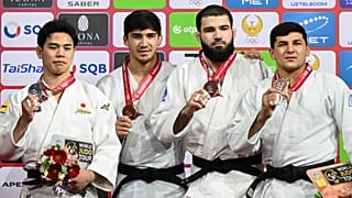 Шахзод Шарипов (второй слева) одержал победу в весовой категории до 90 кг